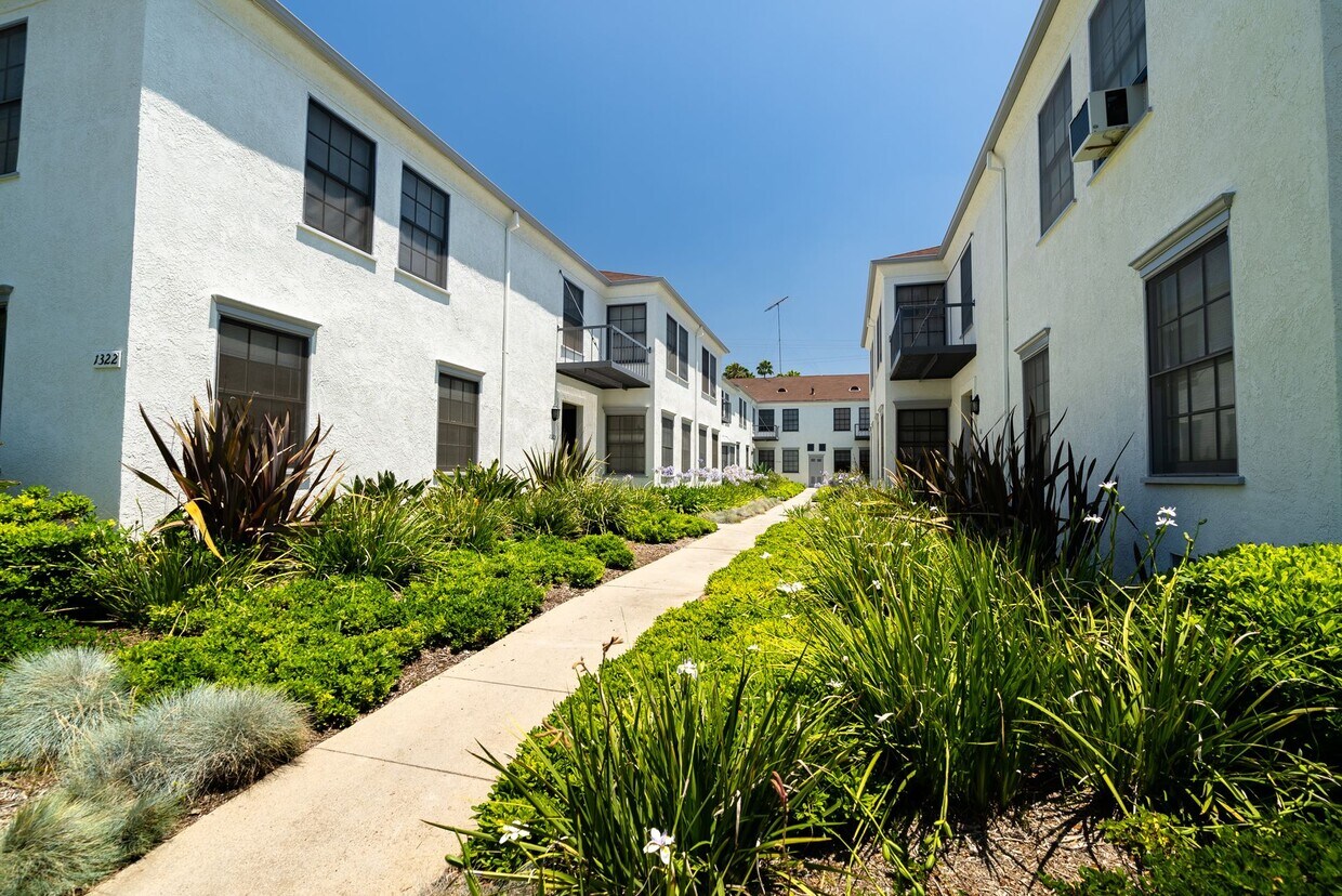 Foto del edificio - 1316 Havenhurst Drive