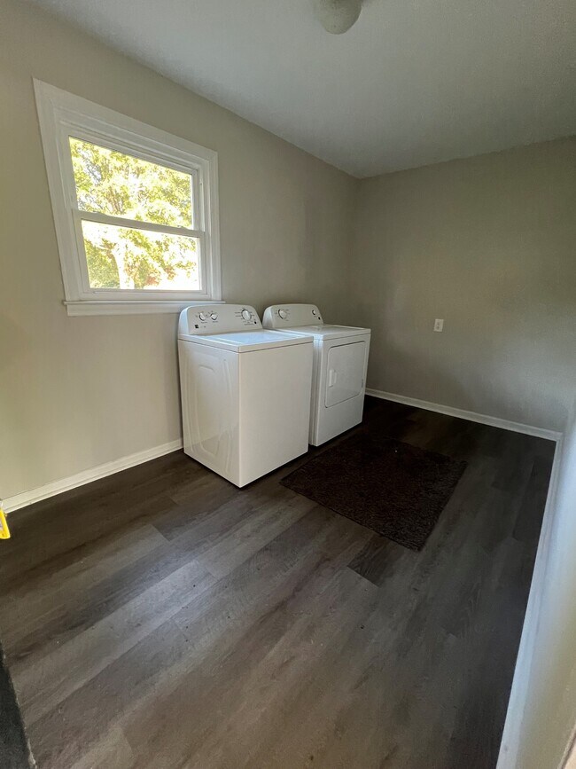 Building Photo - 9483 US-421