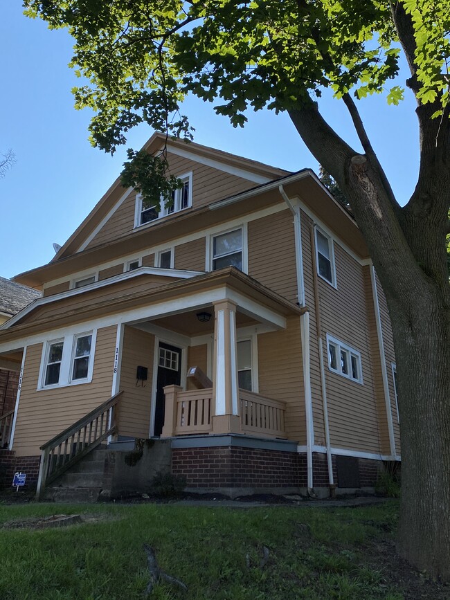 Building Photo - 1118 Plymouth Ave S