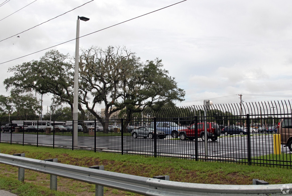 Strickland Manor Apartments in Tampa, FL