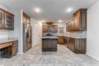 Building Photo - 1904 SW 18th St