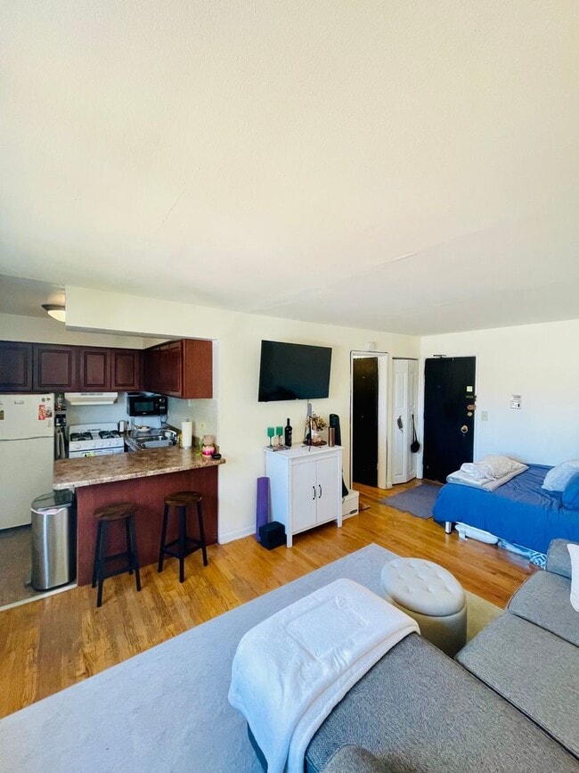 Foto del edificio - 3160 N Cambridge Ave