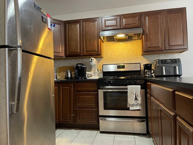 Building Photo - 12 Millmont St