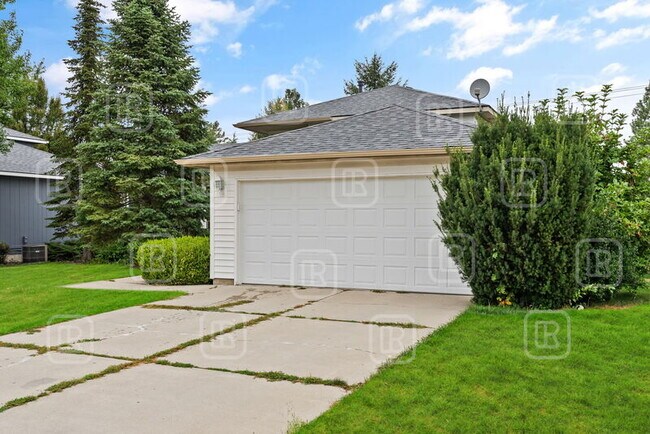 Foto del edificio - 23713 E Maxwell Ave