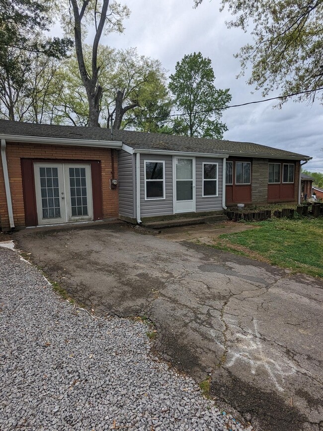 Building Photo - 1709 D Ville Dr