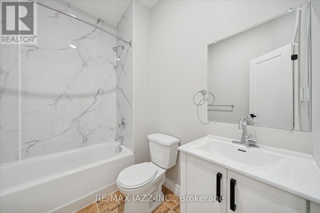 Photo du bâtiment - 251 Simcoe St S