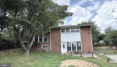 Building Photo - 5610 Iona Way