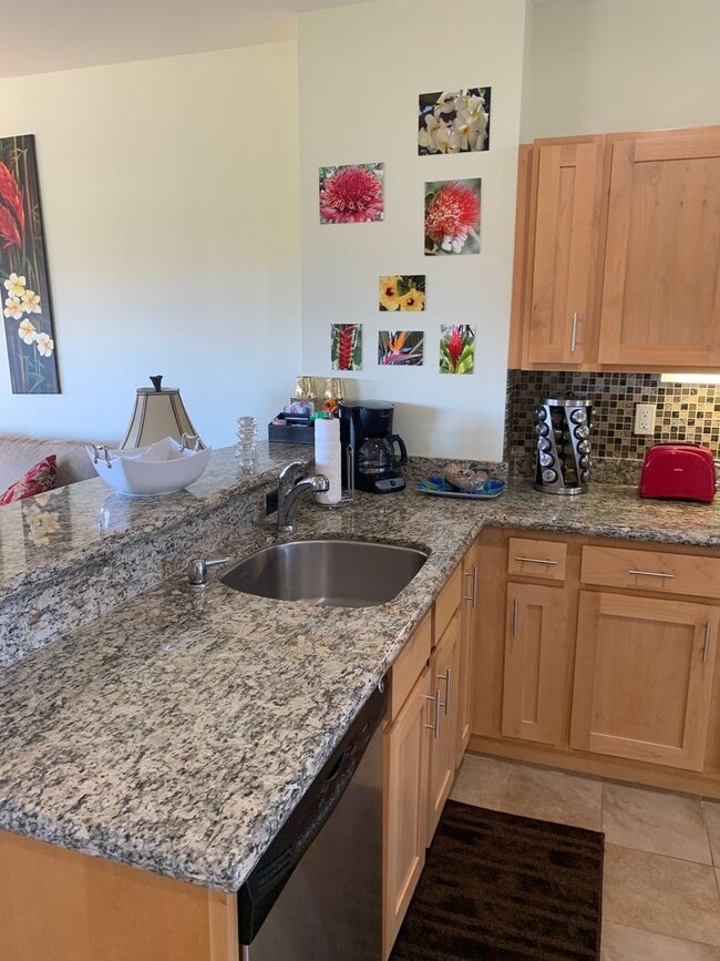 Building Photo - New Breakers, Corner condo, 1 bedroom, 1 l...