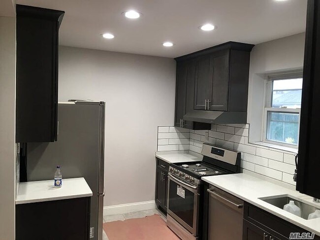 Foto del edificio - 88-42 212th St