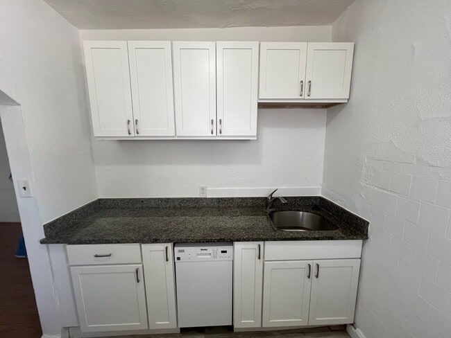 Building Photo - 4443 Pershing Ave