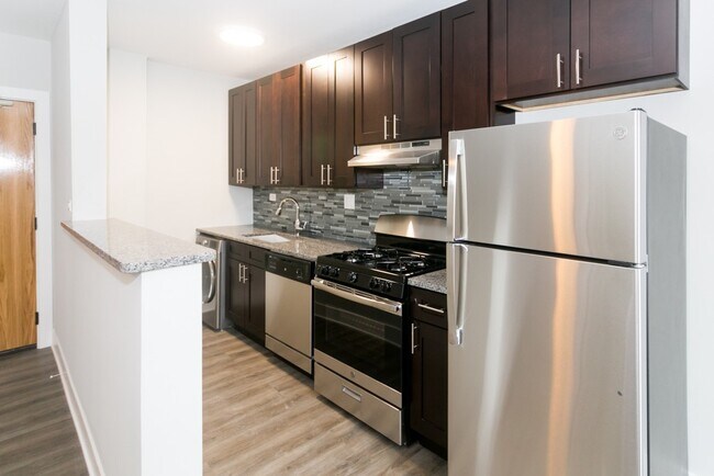Building Photo - 733 Judson Ave