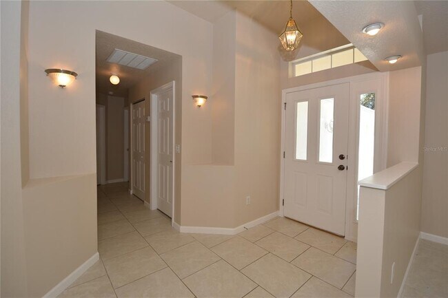 Foto del edificio - 56 Shinnecock Dr