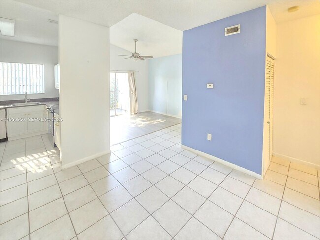 Foto del edificio - 2331 NW 96th Terrace