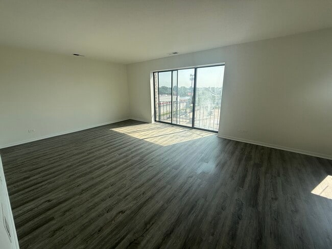 Building Photo - 2300 N Harlem Ave