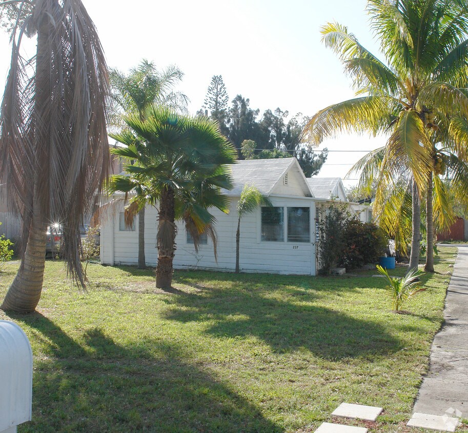 Foto del edificio - 237 SW 11th St