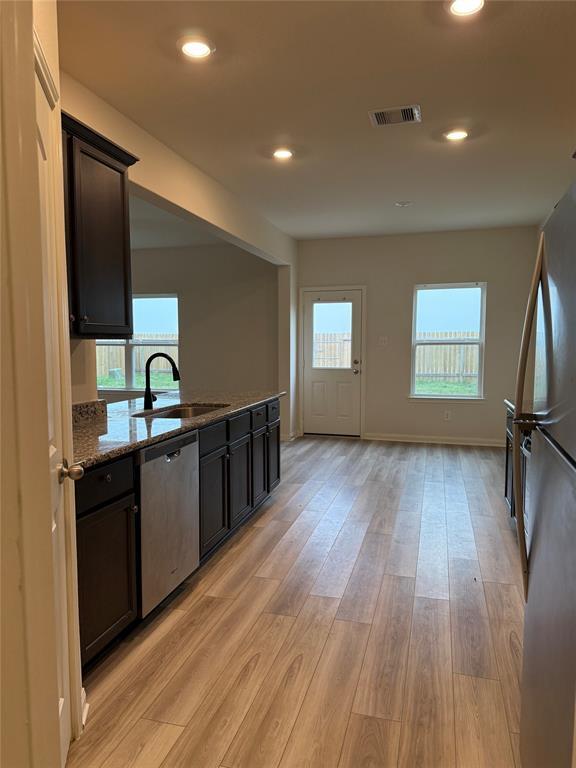 Foto del edificio - 469 Amberwood Pk Dr