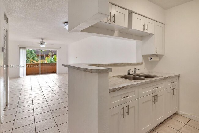 Foto del edificio - 2500 NW 13th St