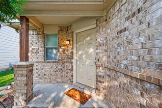 Building Photo - 2034 Wooded Oaks Dr
