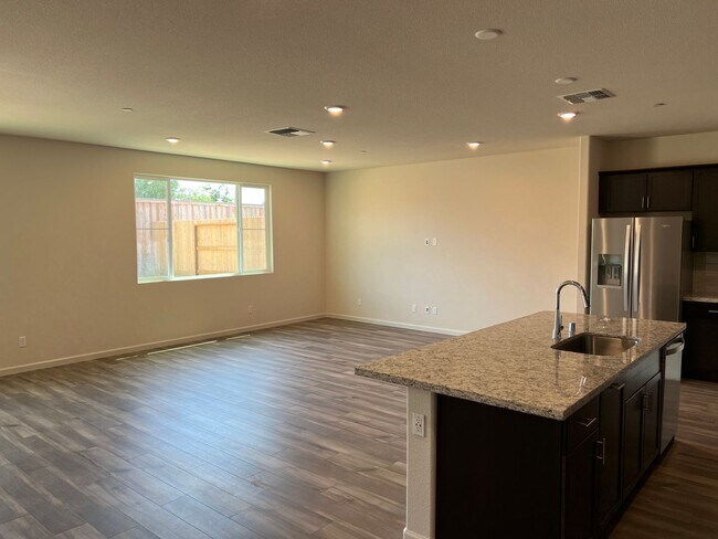 Foto del edificio - Gorgeous Newer Meadowlands Residence 3 Model, 4 Bedroom Unit
