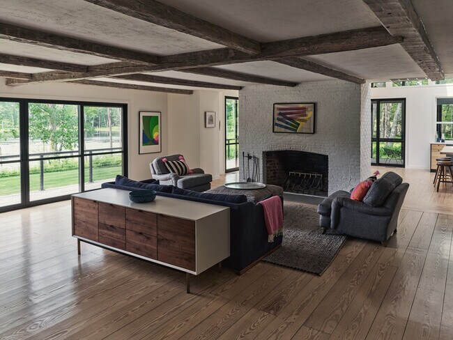 Foto del edificio - 296 Brick School Rd