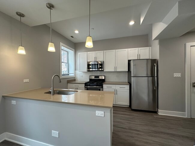 Building Photo - 2053 W Iowa St
