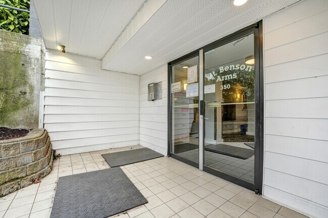 Photo du bâtiment - 350 North Terminal Ave