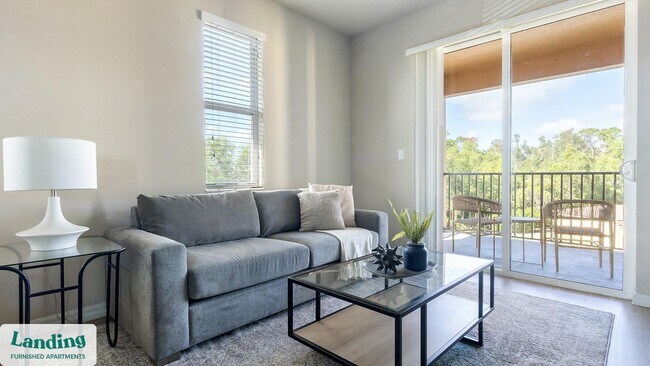 Foto del edificio - 4590 Winkler Ave