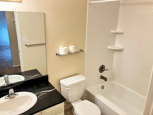 baño principal - 1403 Bradley Dr