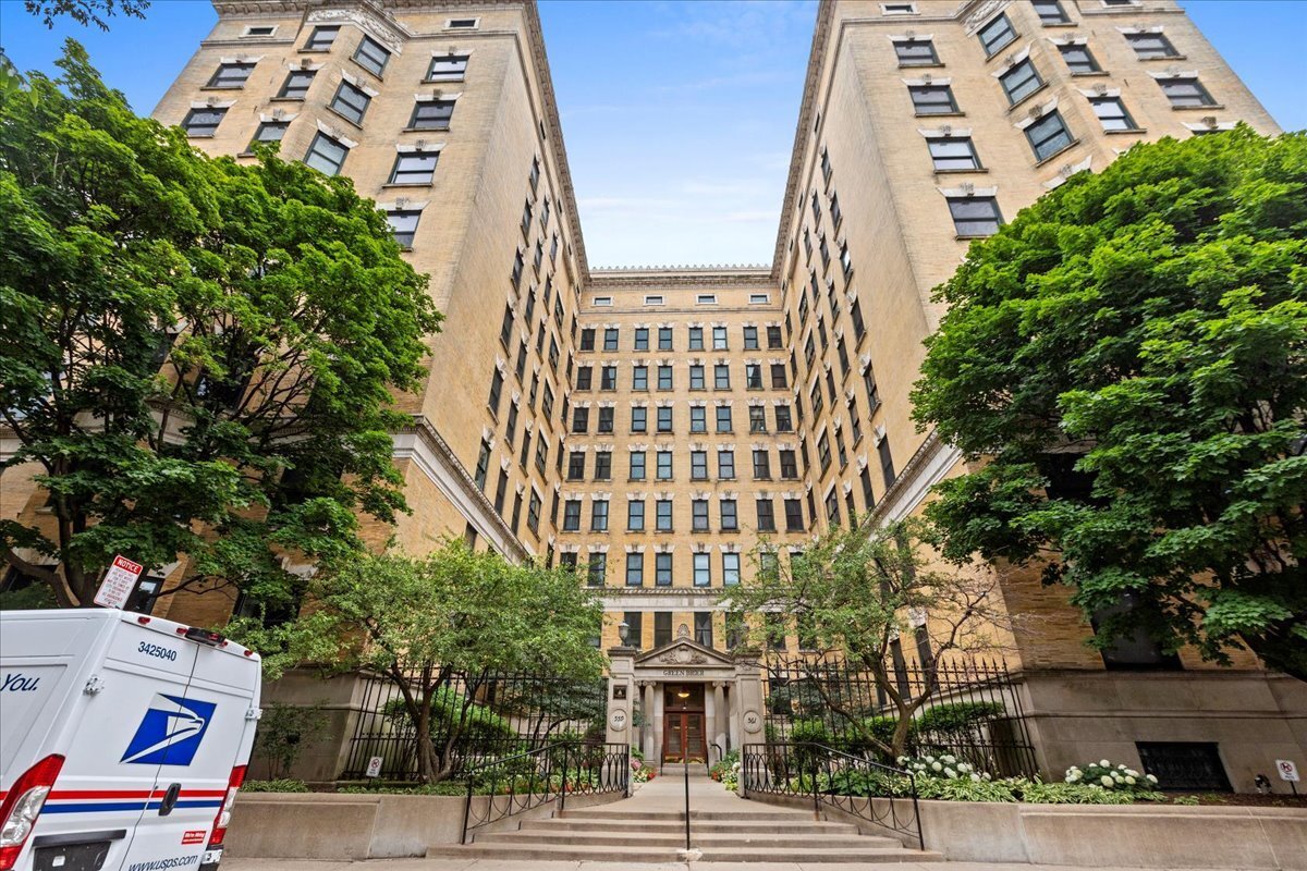 Foto principal - 559 W Surf St