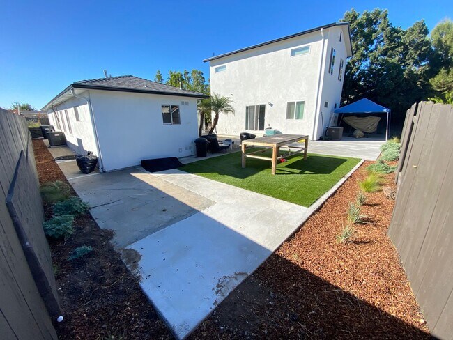 Foto del edificio - 4BD/2BA with Parking!