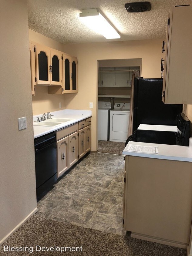 Primary Photo - 1012 Panorama Dr
