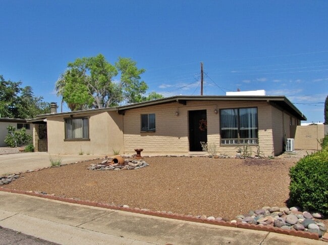 Foto del edificio - 3BR/2BA/1CP/1CG, 1750 sq. ft. rental in Village Meadows subdivision in Sierra Vista, AZ