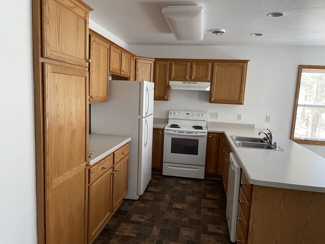 Foto del edificio - 308 E 9th St