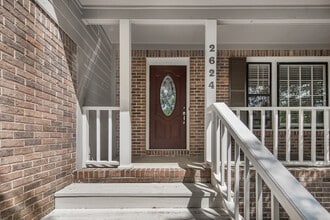 Building Photo - 2624 Excalibur Dr SE