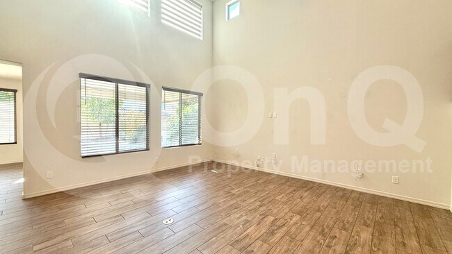 Foto del edificio - 9001 W Marshall Ave