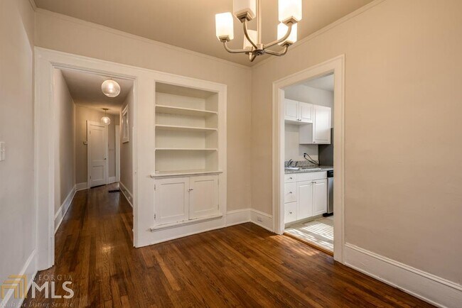 Foto del edificio - 716 Lakeview Ave NE