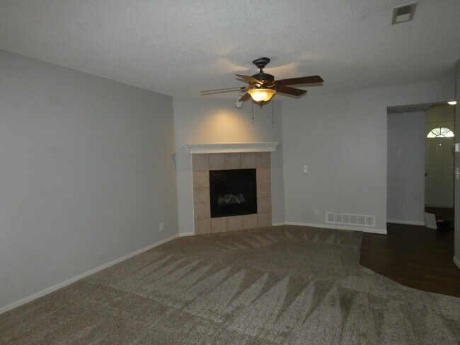 Foto del edificio - 10613 N Locust Ct