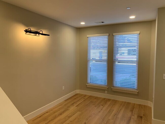 Foto del edificio - 1309 E St SE