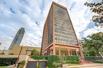 Building Photo - 5150 Hidalgo St