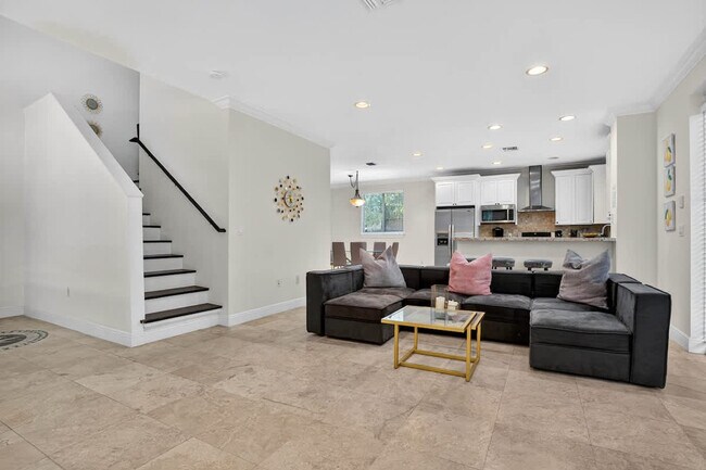 Building Photo - 1705 NE 11th St