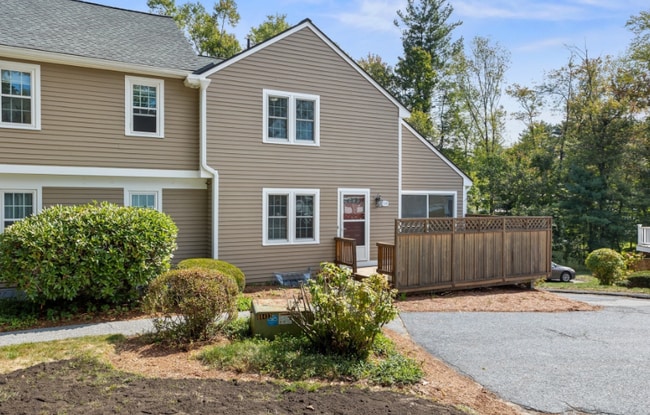 Building Photo - 134 Russet Ln