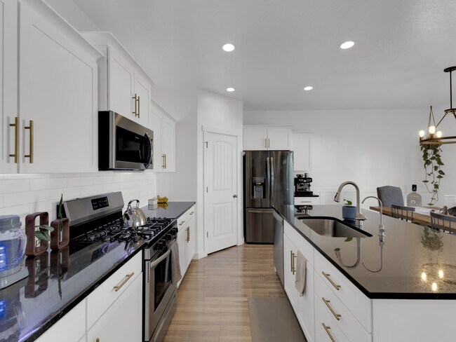 Building Photo - 501 S Pegasus Way