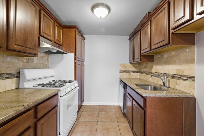 Building Photo - 219 Riverview Pl