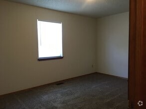 Building Photo - 1204 E Markwardt St