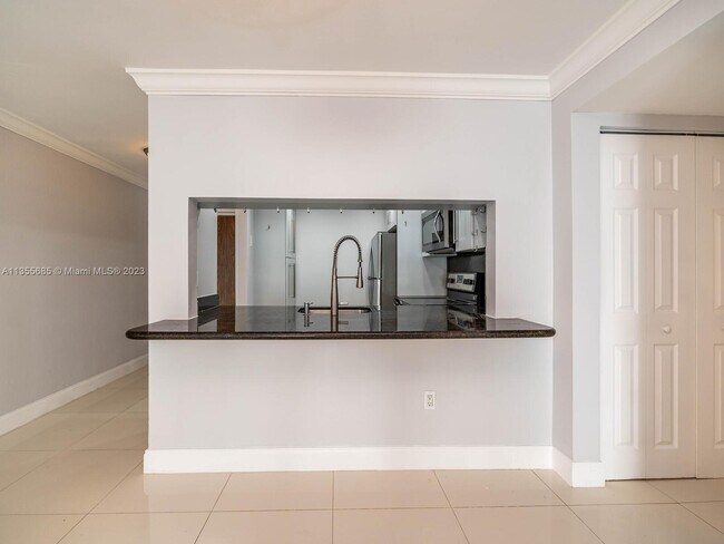 Foto del edificio - 3527 NE 168th St
