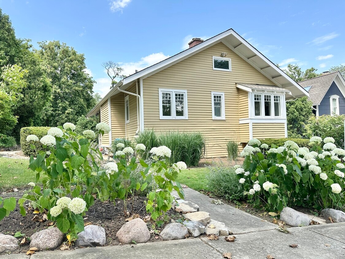 Foto principal - 135 E Maple St