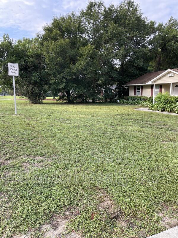 Building Photo - 1715 Bayou Dr