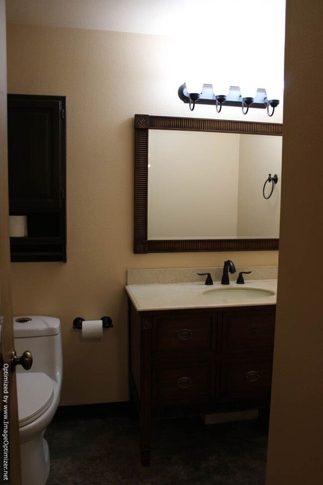 Building Photo - Charming 3-Bedroom Rambler with Spacious Y...