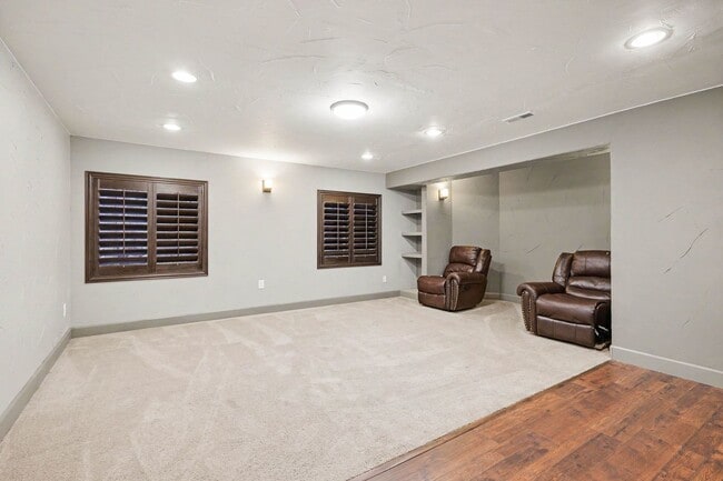 Building Photo - 5634 W Ida Dr