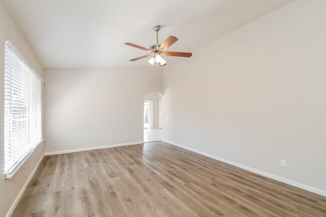 Foto del edificio - 5523 E Fairfield St